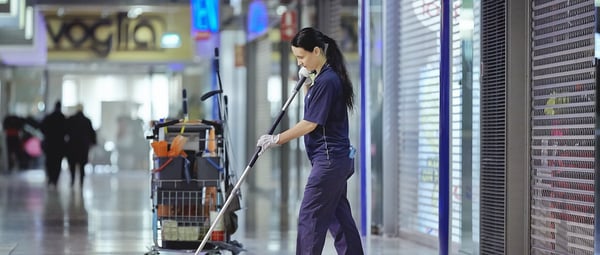 Desinfiointisiivous ylläpitää hygieniaa kaupoissa ja kauppakeskuksissa