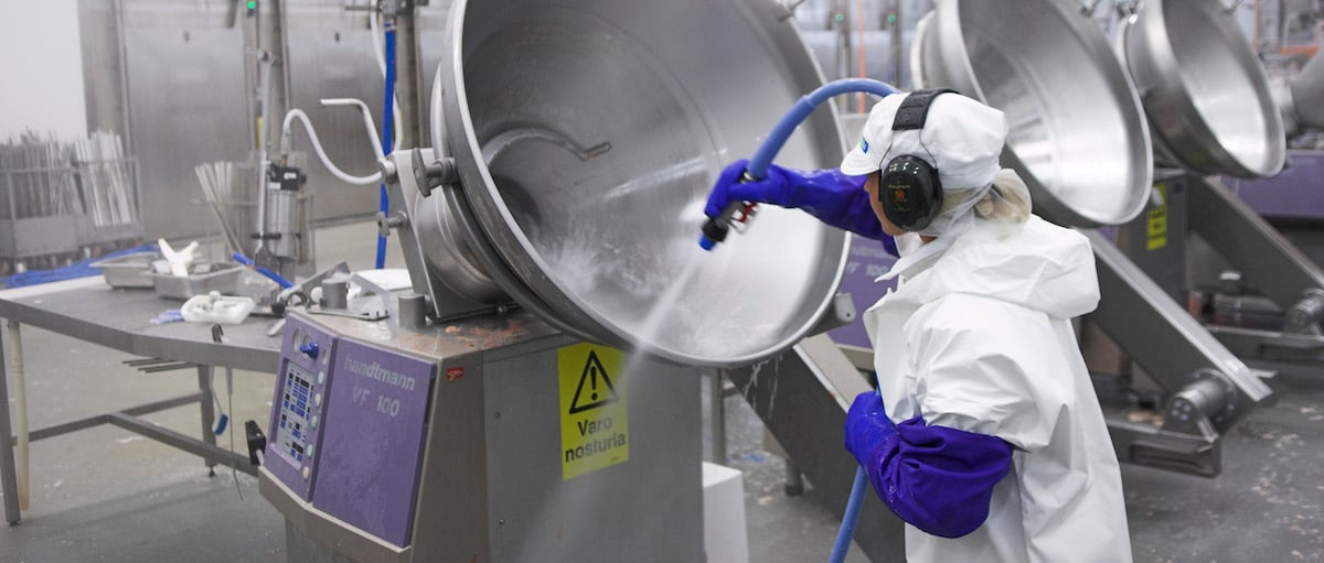 <span id="hs_cos_wrapper_name" class="hs_cos_wrapper hs_cos_wrapper_meta_field hs_cos_wrapper_type_text" style="" data-hs-cos-general-type="meta_field" data-hs-cos-type="text" >Elintarviketeollisuudessa korkea hygienia varmistaa tuotannon jatkuvuuden</span>