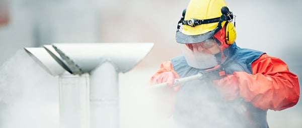 Prosessipuhdistuksessa ja viemärihuollossa suojautuminen on arkea