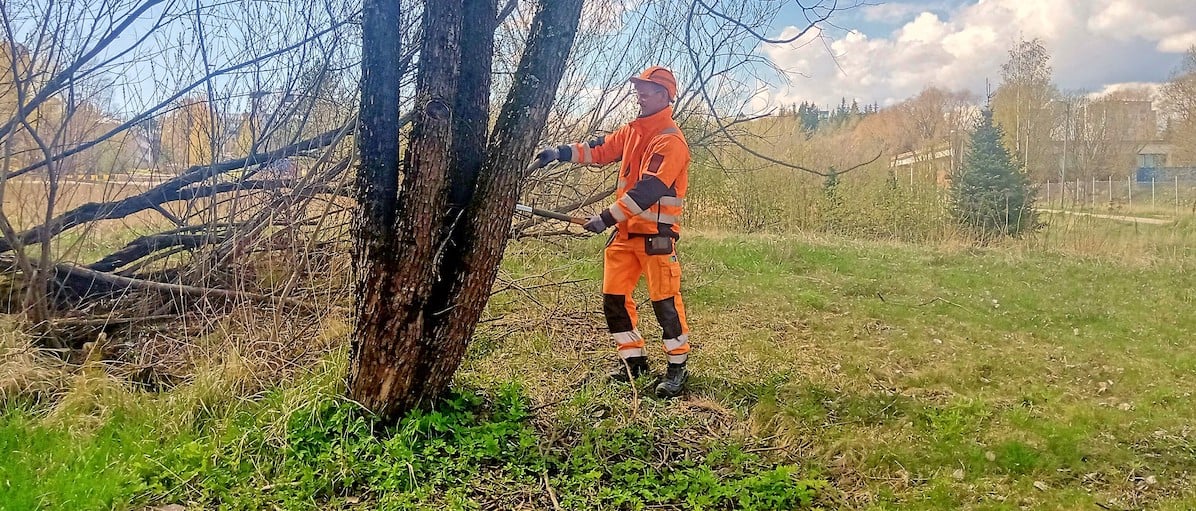 <span id="hs_cos_wrapper_name" class="hs_cos_wrapper hs_cos_wrapper_meta_field hs_cos_wrapper_type_text" style="" data-hs-cos-general-type="meta_field" data-hs-cos-type="text" >Työhön osallistuva työnjohtaja Pyry tekee merkityksellistä työtä</span>