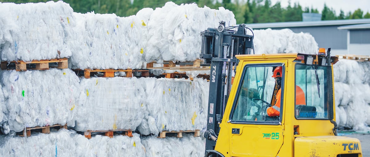 <span id="hs_cos_wrapper_name" class="hs_cos_wrapper hs_cos_wrapper_meta_field hs_cos_wrapper_type_text" style="" data-hs-cos-general-type="meta_field" data-hs-cos-type="text" >Jätteen suljetun kierron ymmärtäminen on yritykselle kilpailuetu</span>