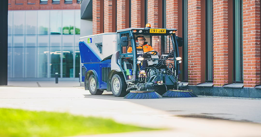 Mika viihtyy työssään asiakkaiden ja monipuolisen työn ansiosta