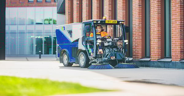 Mika viihtyy työssään asiakkaiden ja monipuolisen työn ansiosta