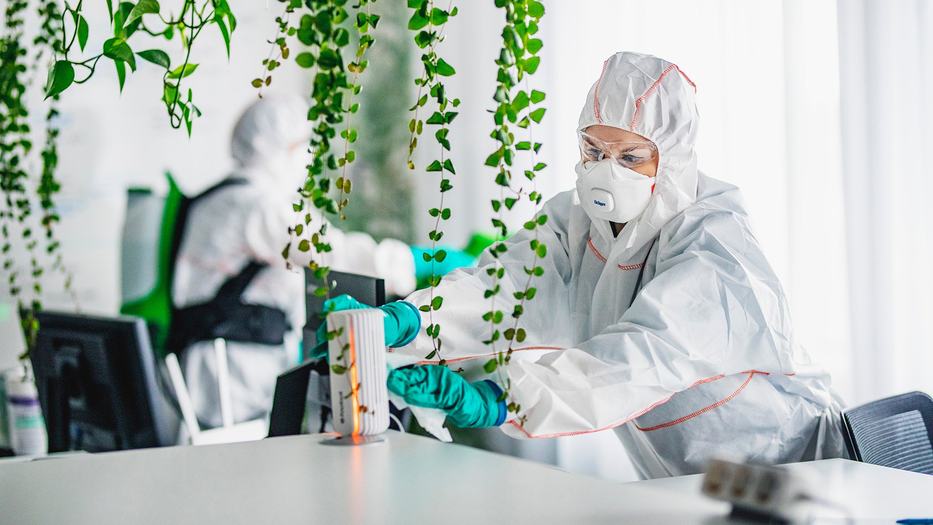 Kiinteisto-siivous-desinfiointi-1920x1080-16x9