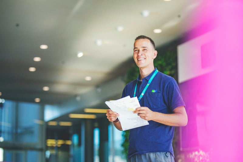 Kiinteistotekniikka asiantuntija toimistossa