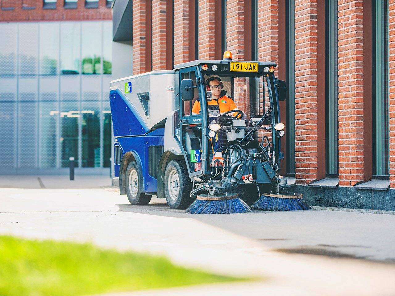 Kiinteistohuolto-lakaisuauto-moduuli-1280x960-4x3