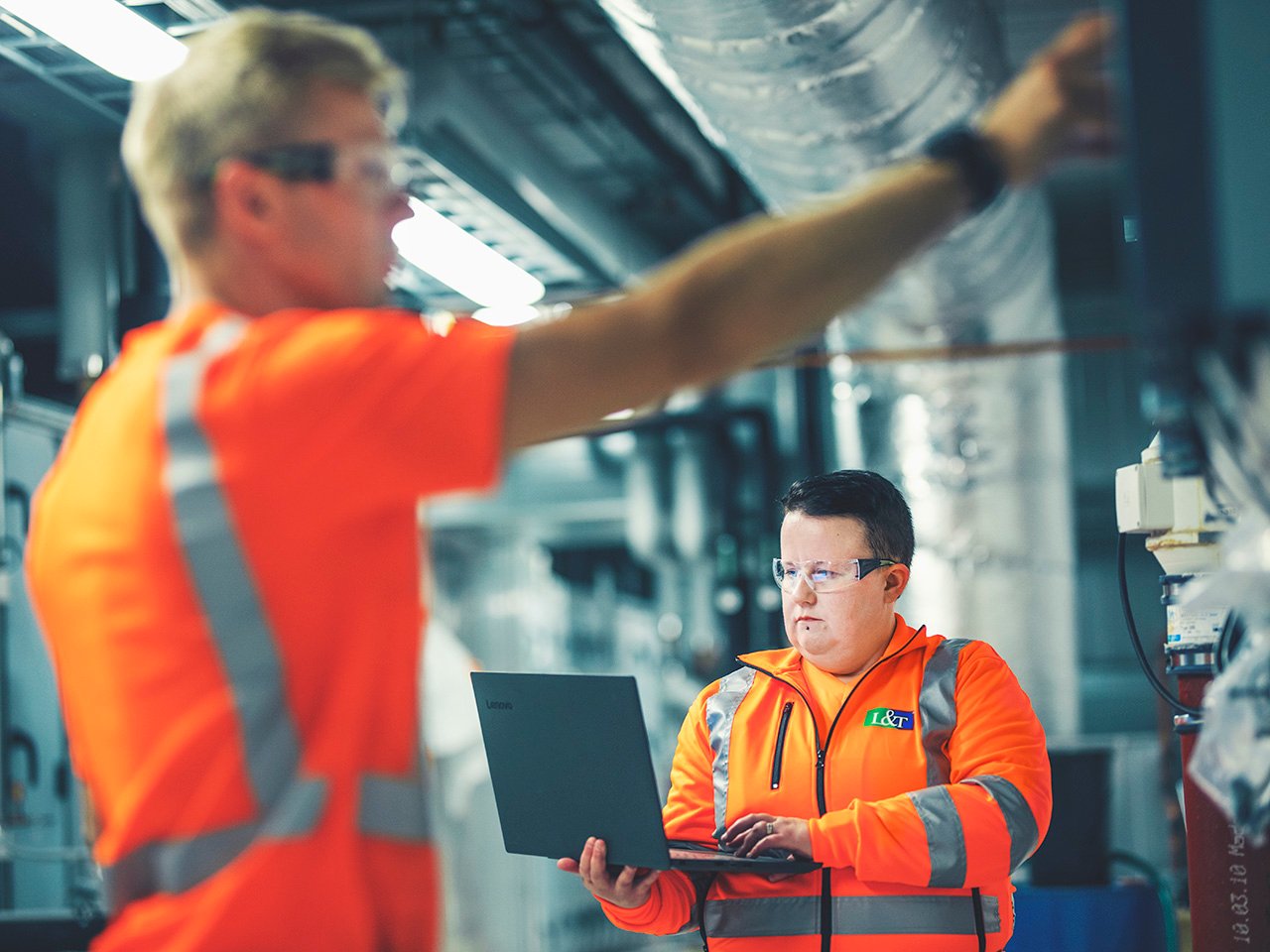 Kiinteistotekniikka-kaksi-henkiloa-kartoitus-1280x960-4x3