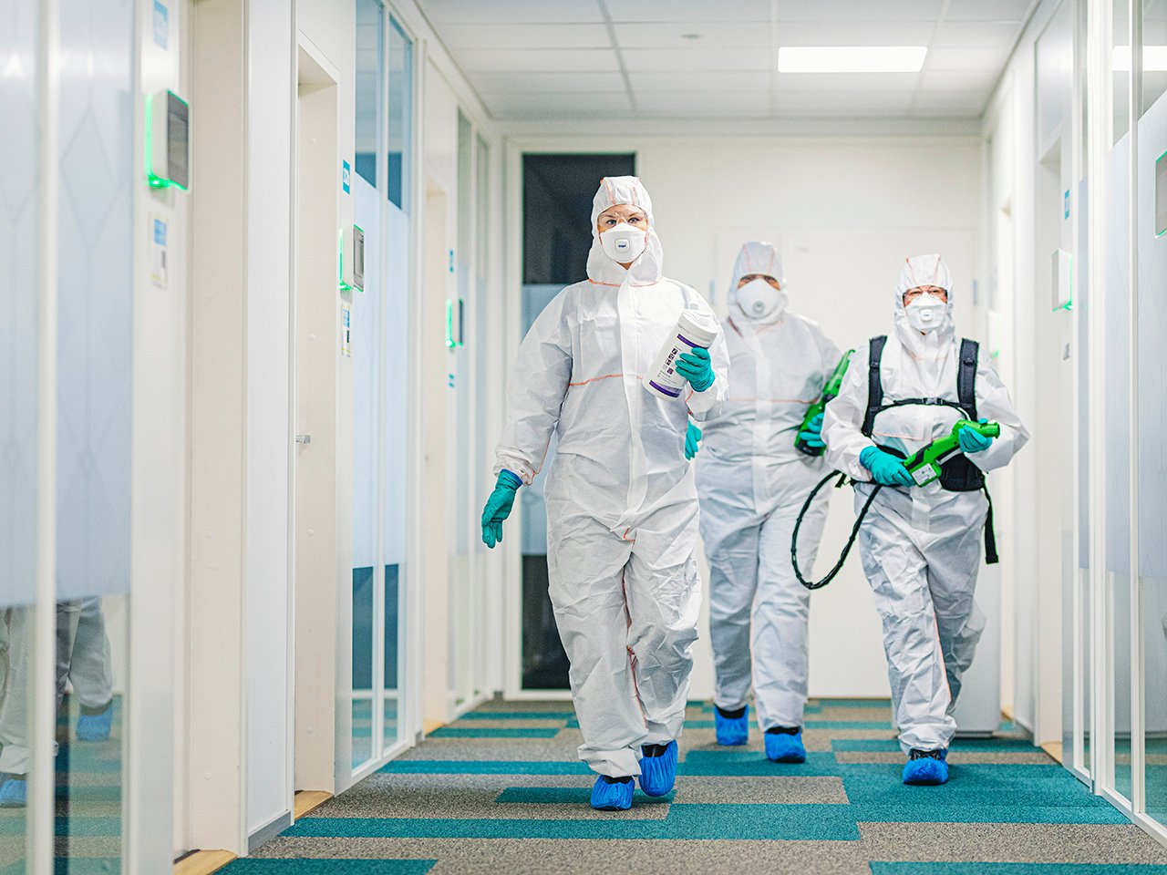 Kiinteisto-siivous-desinfiointi-ryhma-1280x960-4x3