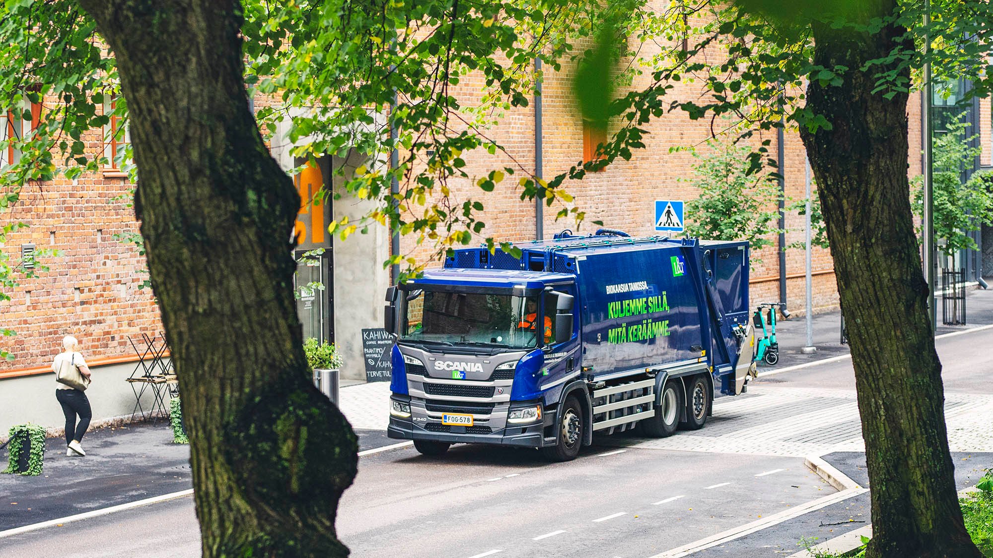 <span id="hs_cos_wrapper_name" class="hs_cos_wrapper hs_cos_wrapper_meta_field hs_cos_wrapper_type_text" style="" data-hs-cos-general-type="meta_field" data-hs-cos-type="text" >Kesätyö L&T:llä: Millaista on jäteauton apukuskin työ?</span>