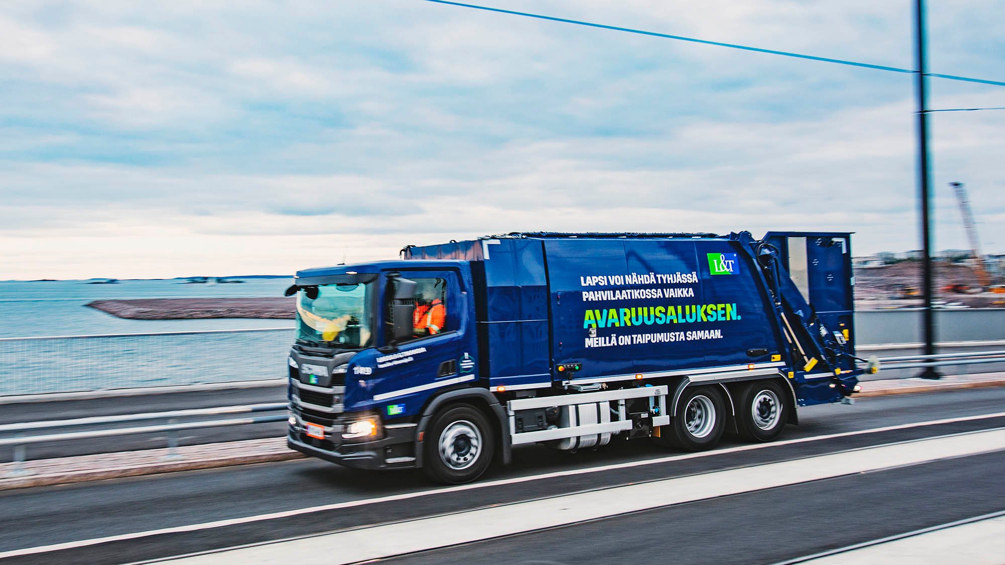 <span id="hs_cos_wrapper_name" class="hs_cos_wrapper hs_cos_wrapper_meta_field hs_cos_wrapper_type_text" style="" data-hs-cos-general-type="meta_field" data-hs-cos-type="text" >Kesätyö L&T:llä: Jäteauton apukuskin hommista armeijaan</span>