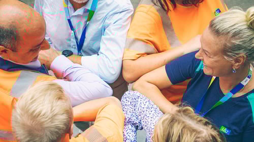 Siivooja tiimin kanssa - 16x9-2000x1125 - Avoimet työpaikat - Lassila-Tikanoja