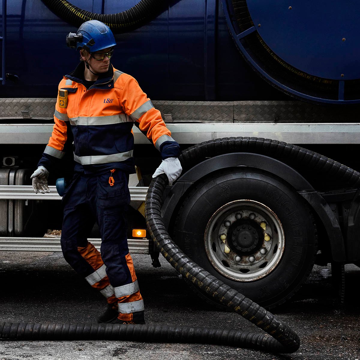 Lassila-Tikanoja-imuauton-kuljettaja-1200x1200