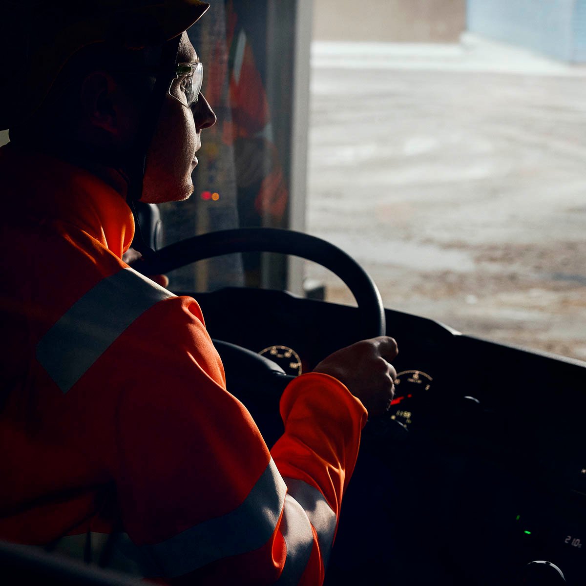 Lassila-Tikanoja-jäteautonkuljettaja-1200x1200