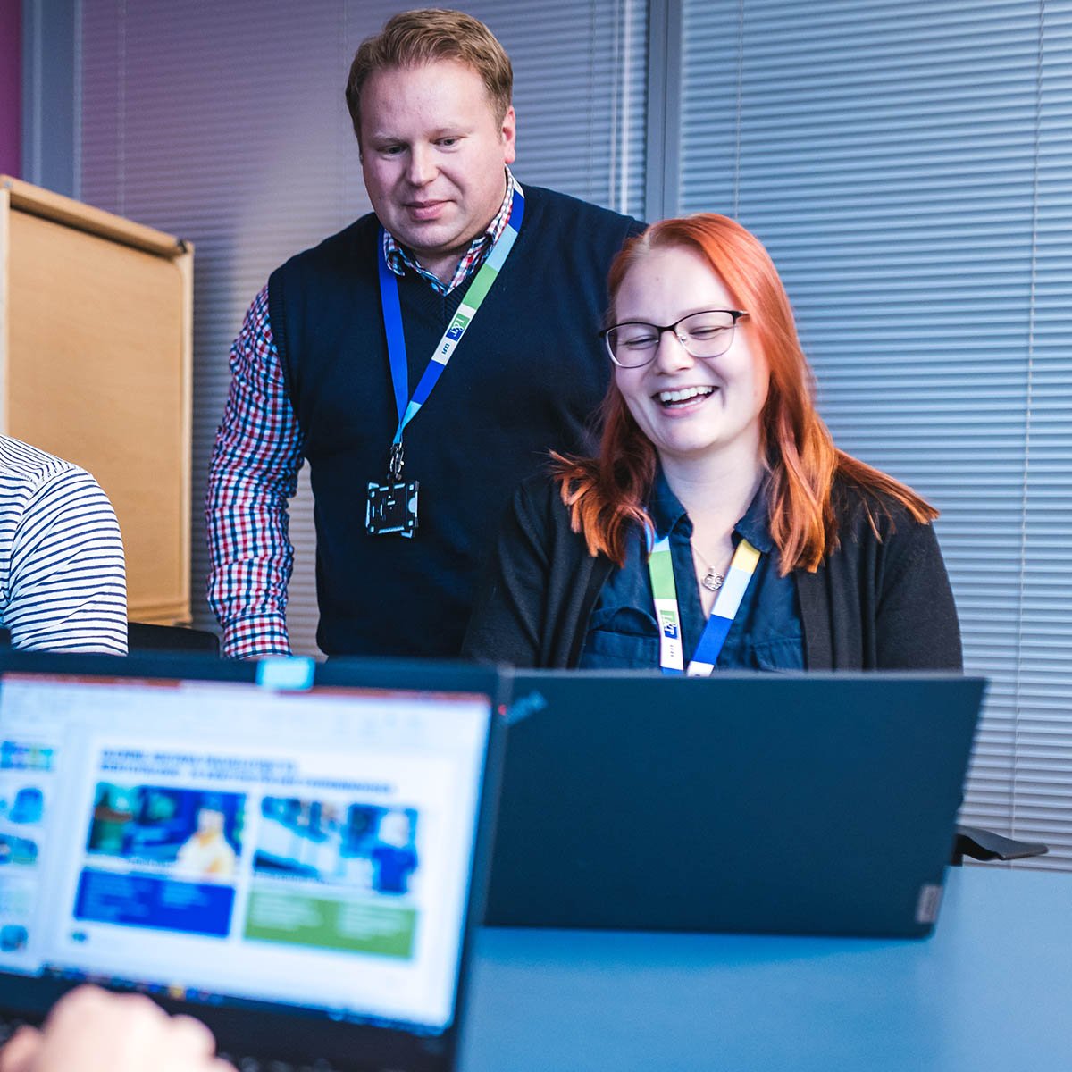 Palveluneuvojat 2 - 16x9-2000x1125 - Avoimet työpaikat - Lassila & Tikanoja