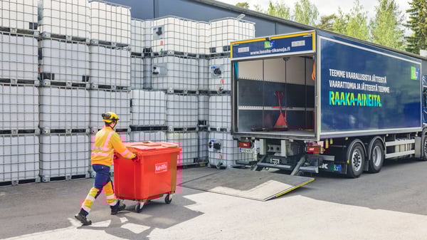 Lassila & Tikanoja hoitaa huolella koko vaarallisten jätteiden ketjun