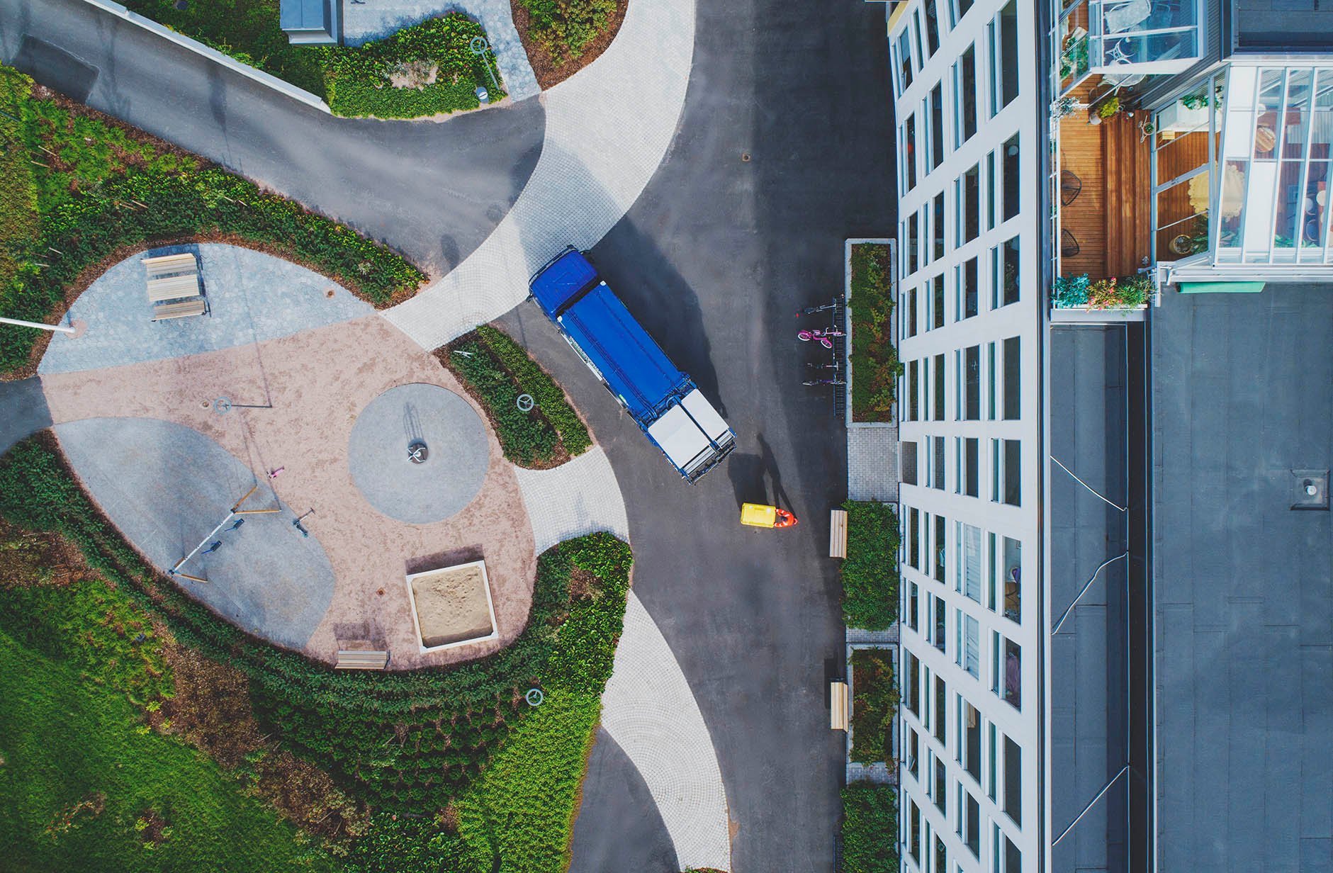 Asuinalueen piha 3 - 2352x1568 - Vastuullisuus