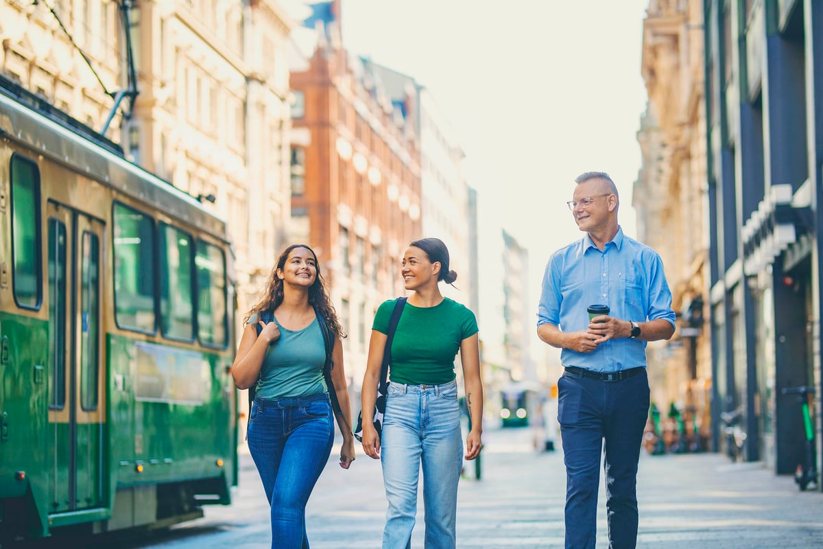 Ihmiset kaupungissa 2 - 2352x1568 - Vastuullisuus