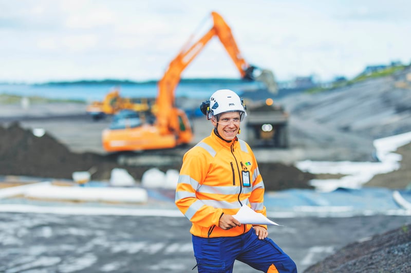 Ympäristörakentamisen asiantuntija työmaalla