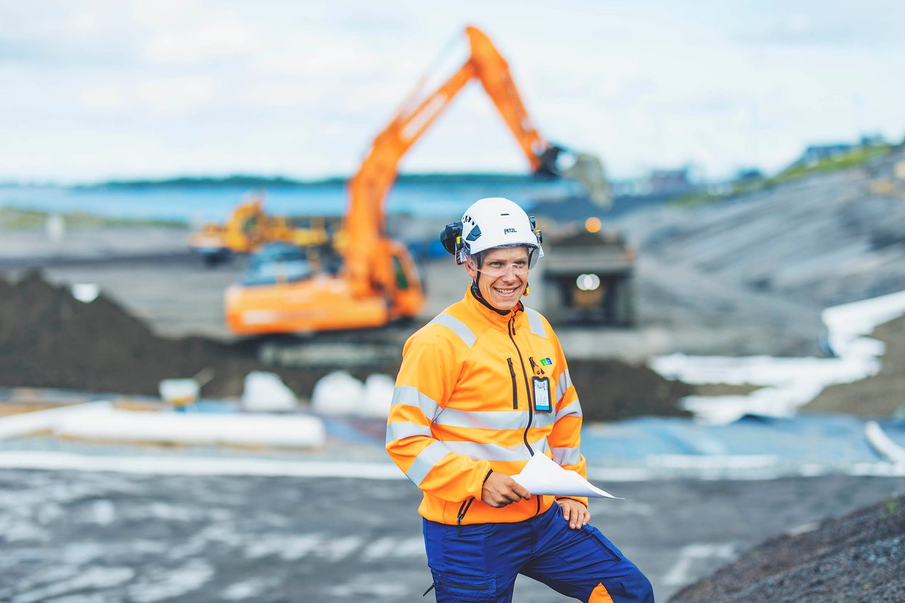 Ympäristörakentamisen asiantuntija työmaalla