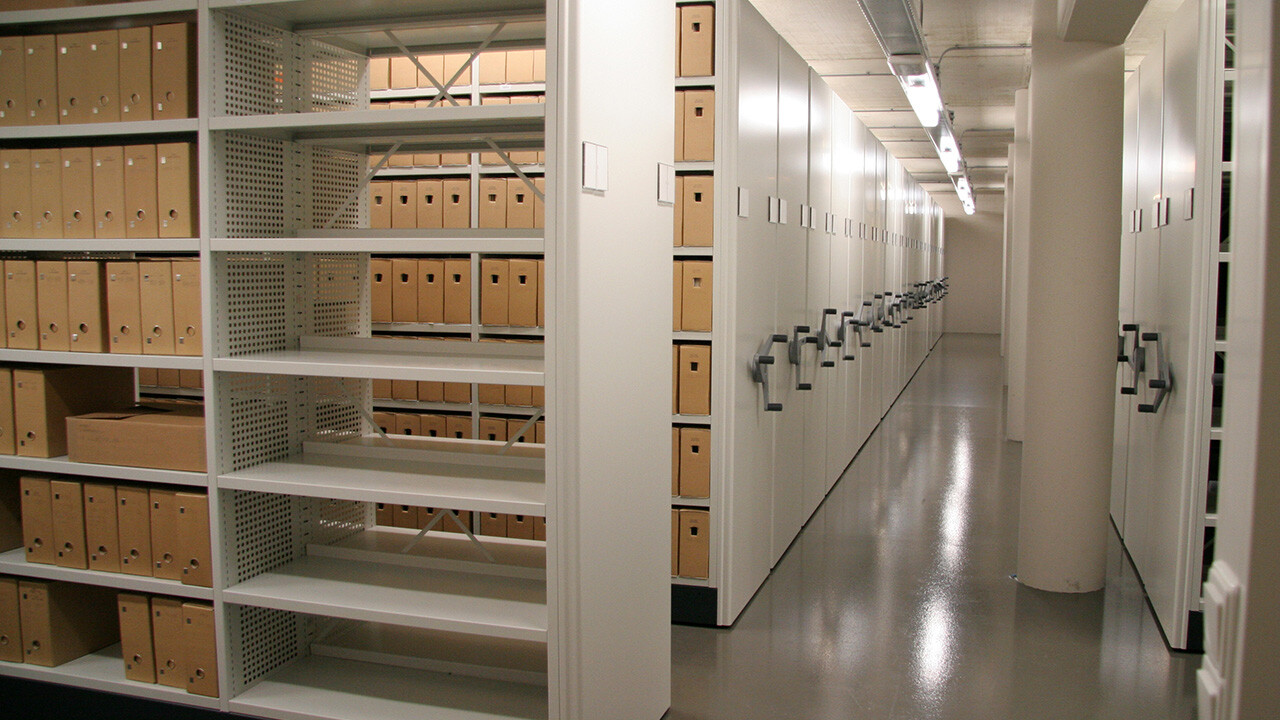 <span id="hs_cos_wrapper_name" class="hs_cos_wrapper hs_cos_wrapper_meta_field hs_cos_wrapper_type_text" style="" data-hs-cos-general-type="meta_field" data-hs-cos-type="text" >Turvallinen ja joustava arkistontuhous</span>