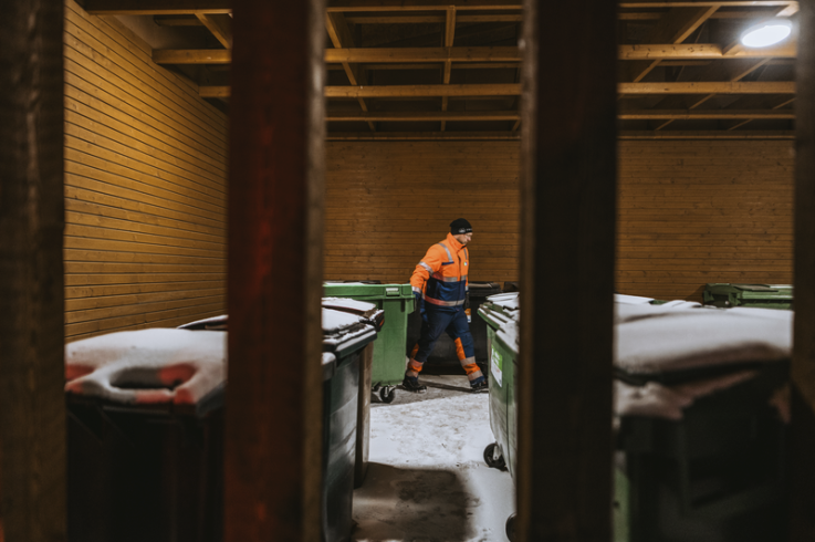 <span id="hs_cos_wrapper_name" class="hs_cos_wrapper hs_cos_wrapper_meta_field hs_cos_wrapper_type_text" style="" data-hs-cos-general-type="meta_field" data-hs-cos-type="text" >Näin pidät jätepisteen turvallisena myös talvikeleissä</span>