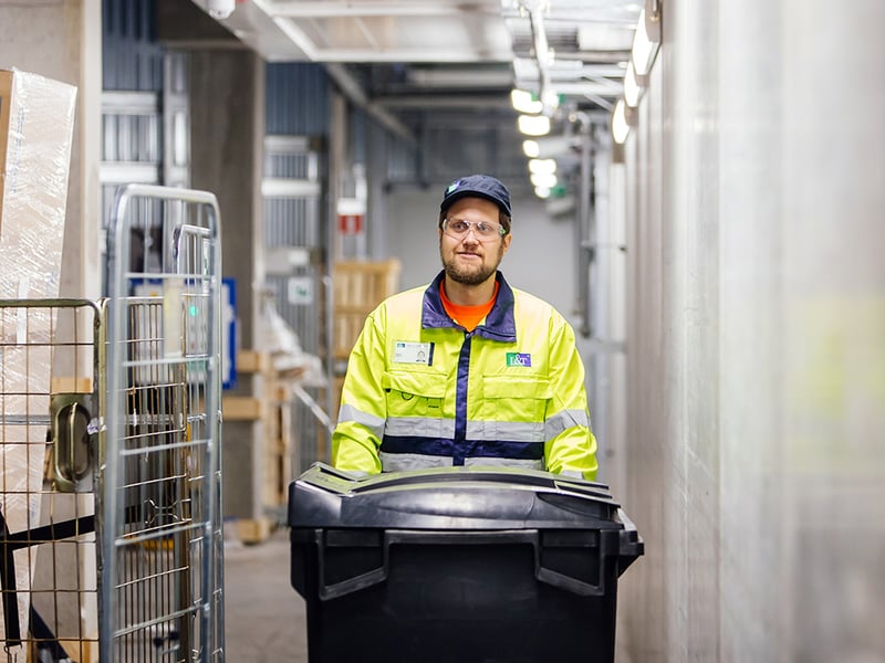 Jäteastian kuljetus - 4x3 - Jätehuolto ja kierrätys