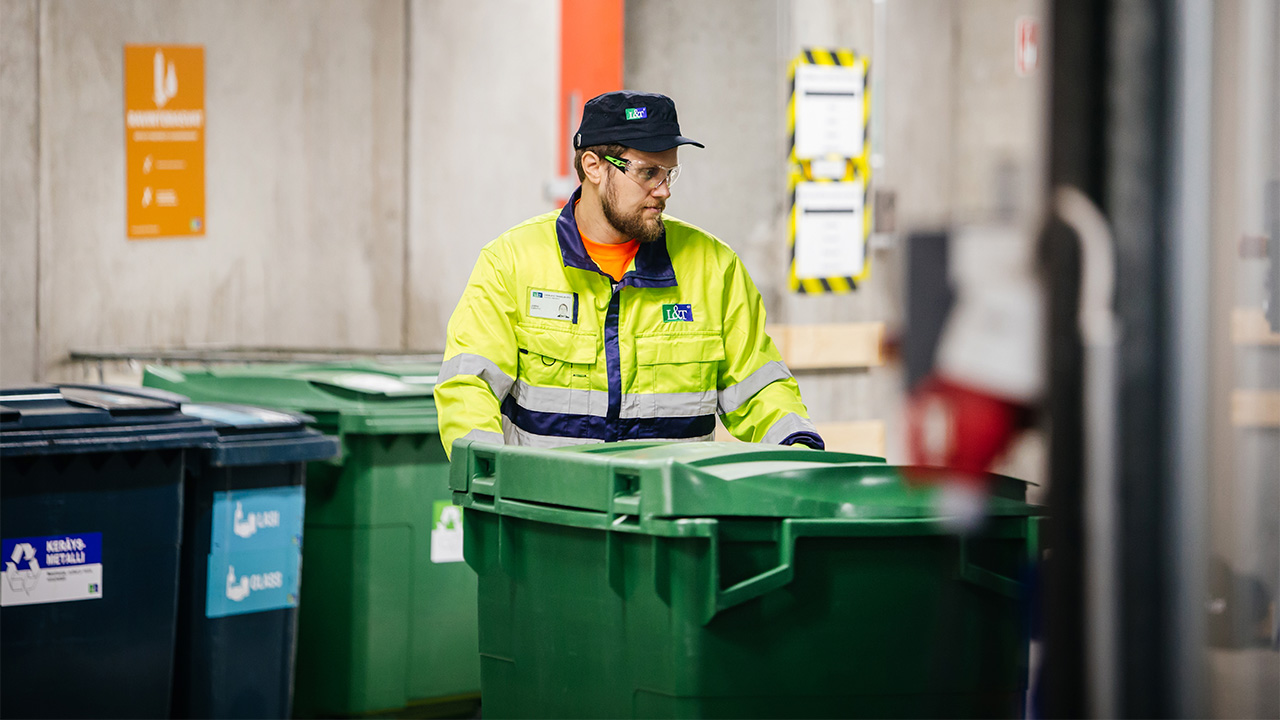 Jätteiden nouto - 16x9 - Jätehuolto ja kierrätys