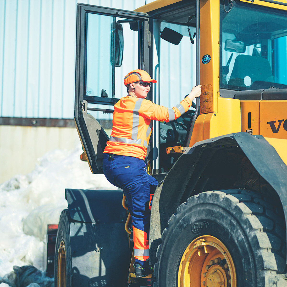 Kauhakuormaajaan kiipeäminen - 1x1 - Laitokset