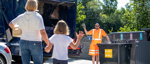 Muovin kierrätystä ja kuski - 21x9 - Lajittelu-4