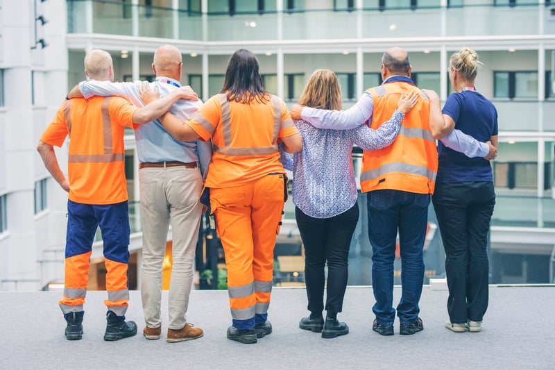 Henkilöstö selkäpuolelta