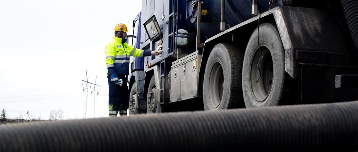 <span id="hs_cos_wrapper_name" class="hs_cos_wrapper hs_cos_wrapper_meta_field hs_cos_wrapper_type_text" style="" data-hs-cos-general-type="meta_field" data-hs-cos-type="text" >Teollisuus tarjoaa työmahdollisuuksia myös uran alkuvaiheessa oleville</span>