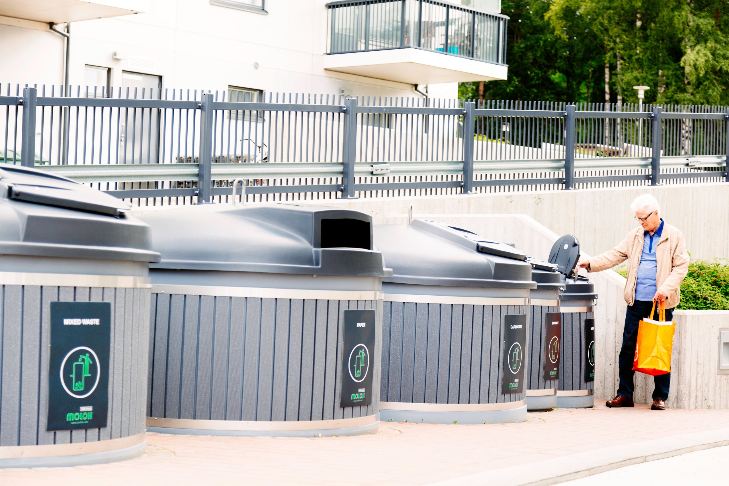 <span id="hs_cos_wrapper_name" class="hs_cos_wrapper hs_cos_wrapper_meta_field hs_cos_wrapper_type_text" style="" data-hs-cos-general-type="meta_field" data-hs-cos-type="text" >Näin laitat MolokⓇ-jätepisteen kuntoon</span>