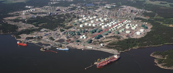 Nesteen jalostamon määräaikaishuollossa järeä kalusto puhdistettiin turvallisesti