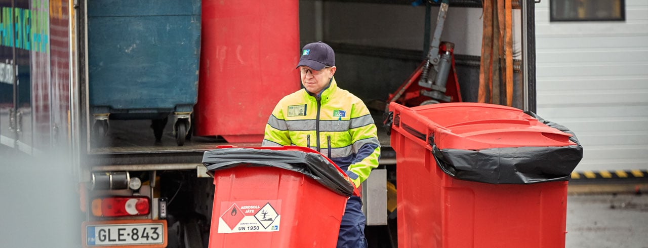 <span id="hs_cos_wrapper_name" class="hs_cos_wrapper hs_cos_wrapper_meta_field hs_cos_wrapper_type_text" style="" data-hs-cos-general-type="meta_field" data-hs-cos-type="text" >Vaaralliset jätteet kannattaa ostaa osana jätehuollon kokonaisuutta</span>