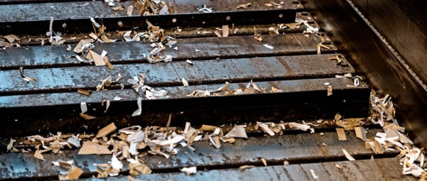 Väärään keräysastiaan päätynyt hätäraketti on tulipaloriski