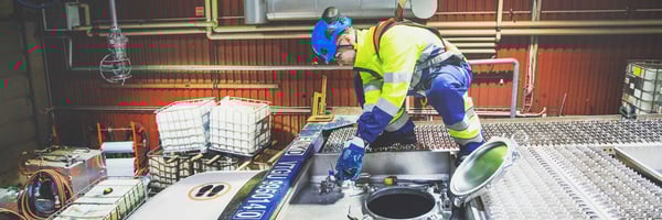 Kemikaalikontin säiliöpesu on kirurgintarkkaa työtä