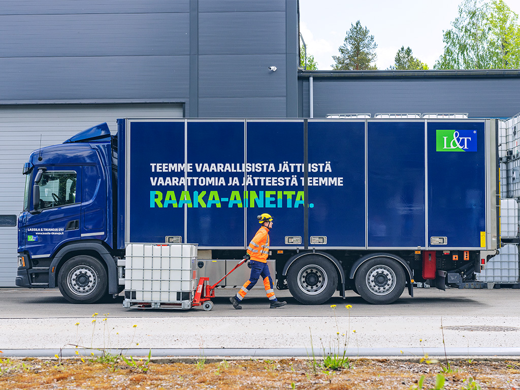 VJ auto - 4x3 - Vaarallinen jäte