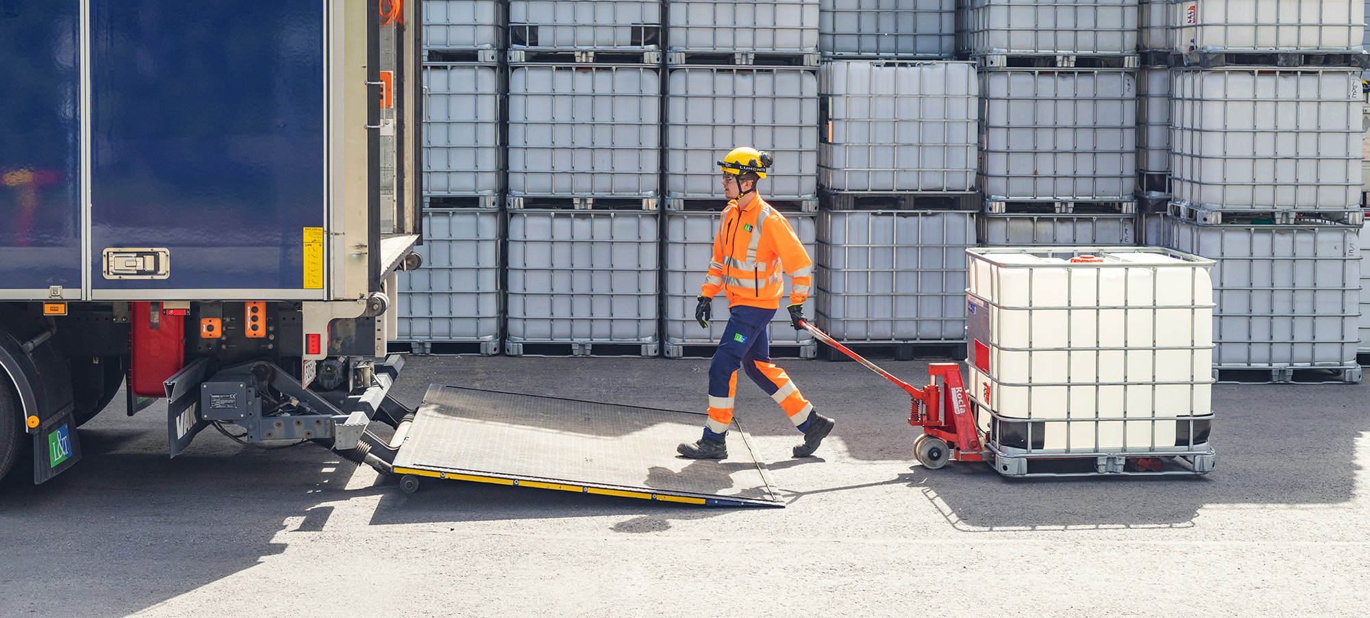 <span id="hs_cos_wrapper_name" class="hs_cos_wrapper hs_cos_wrapper_meta_field hs_cos_wrapper_type_text" style="" data-hs-cos-general-type="meta_field" data-hs-cos-type="text" >Vaarallisen jätteen voi kierrättää – totta vai tarua?</span>