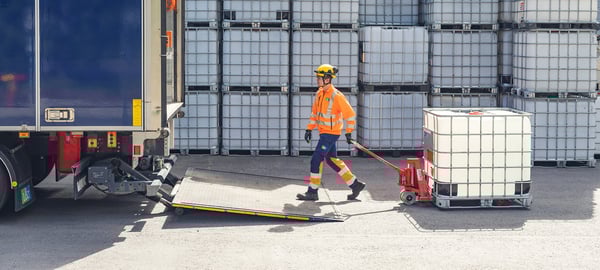 Vaarallisen jätteen voi kierrättää – totta vai tarua?