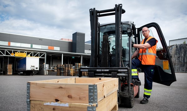 Metson puupakkaukset kiertävät huonekaluiksi ja lastulevyksi