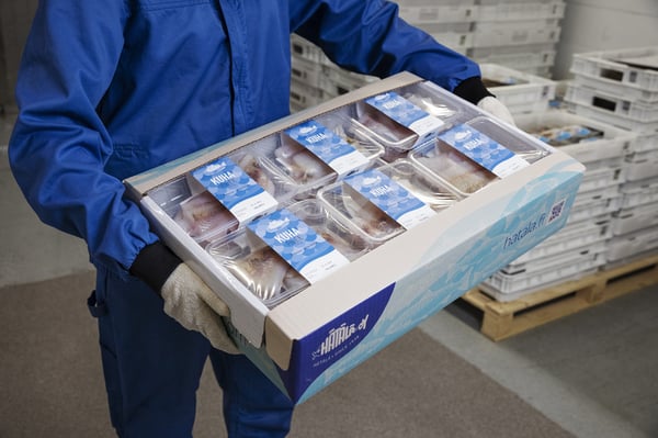 Hätälä pakkaa kalaa vähemmällä muovilla