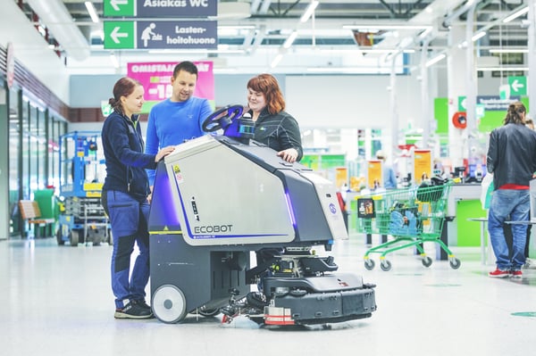 Siivousrobotti pitää Kemin Prisman puhtaana – ilman kemikaaleja