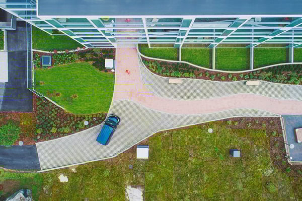 Tähtäimessä kaunis ja turvallinen piha – 5 vinkkiä viherrakentamiseen