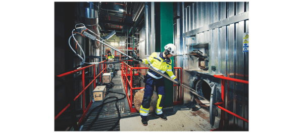 Blast cleaning cleans boilers without interrupting the process
